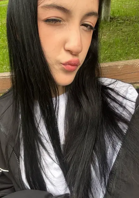 Я Нютик, 18, из Казани, ищу знакомство для открытые отношения