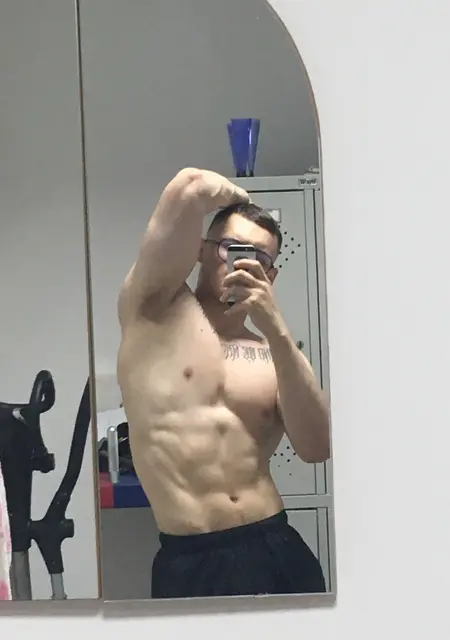 Danil из Зеленодольска, мне 22, познакомлюсь для приятного времяпровождения