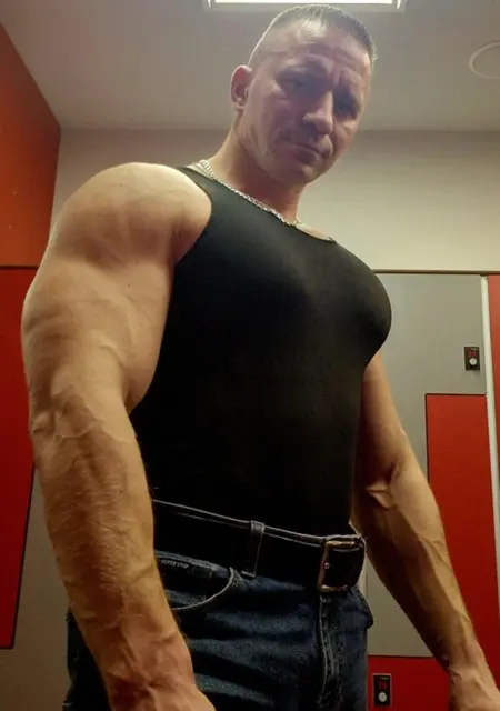 Я Стас, 38, из Санкт-Петербурга, ищу знакомства на одну ночь