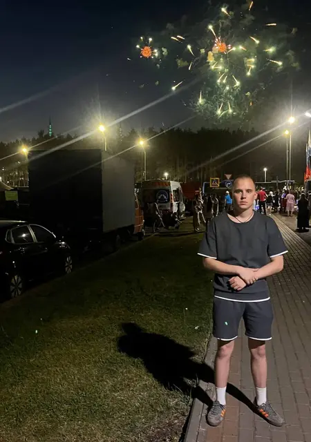 Я Кирилл, 20, из Казани, ищу знакомство для открытые отношения