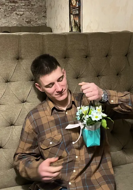 Я Влад, 21, из Сызрани, ищу знакомства на одну ночь