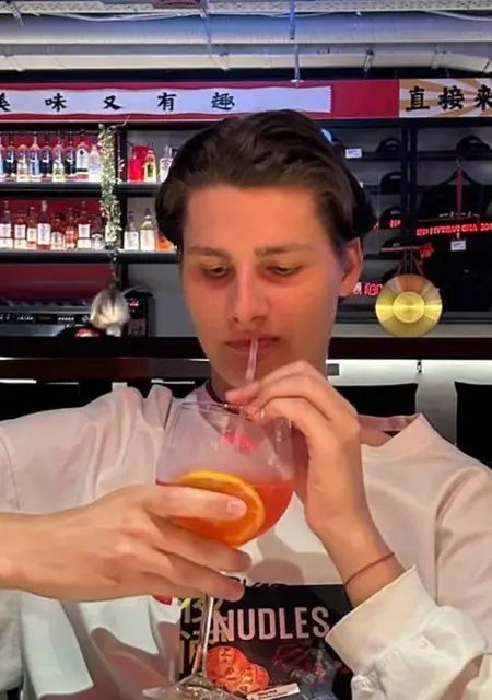 Александр из Москвы, мне 22, познакомлюсь для дружбы