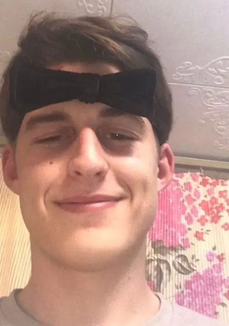 Я Денис, 24, знакомлюсь на одну ночь в Строителе