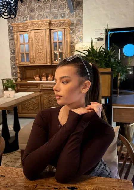 Ясмина из Звенигорода, мне 18, познакомлюсь для дружбы