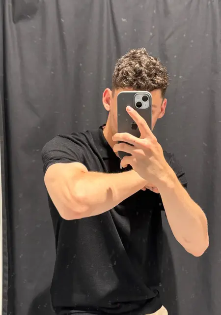 Я Дмитрий, 19, из Бийска, ищу знакомства без обязательств