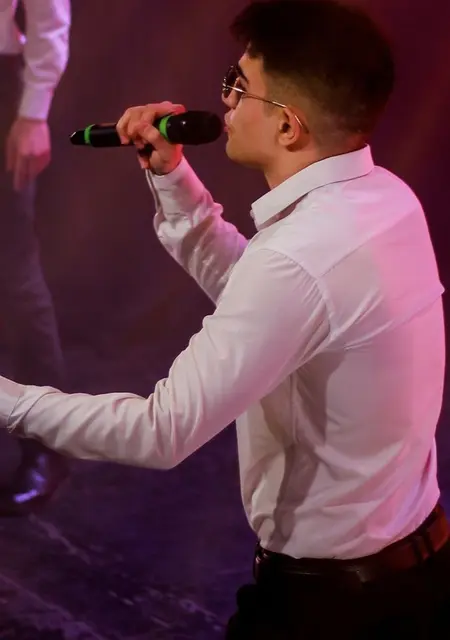 Я Адель, 24, знакомлюсь для открытые отношения в Кирове