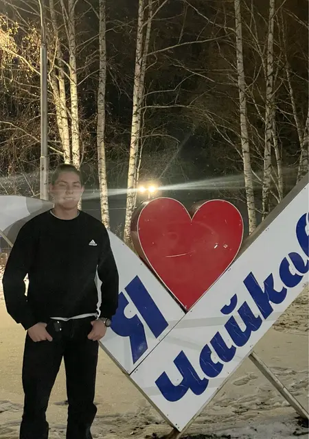 Rustam из Сарапула, мне 19, познакомлюсь для постоянных отношений