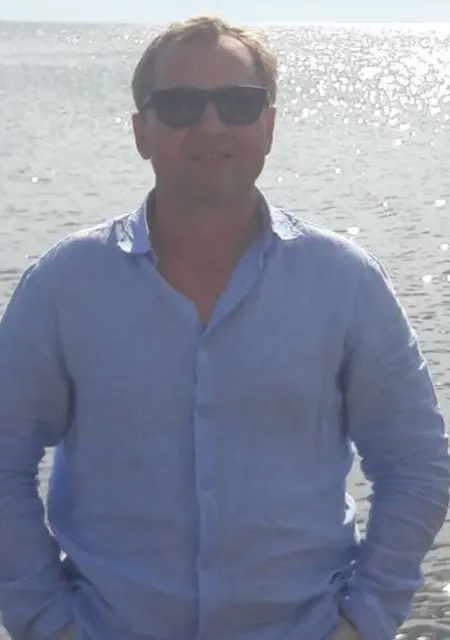 Я Саша, 25, из Новороссийска, ищу знакомства без обязательств