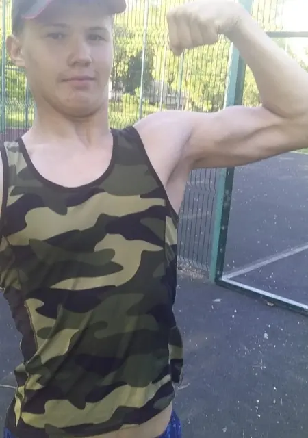 Юрий Дерипаско из Керчи, мне 22, познакомлюсь для открытые отношения