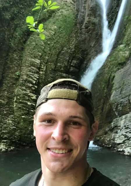 Я Илья, 32, знакомлюсь на одну ночь в Рязани