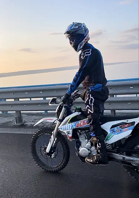 Я Вадим, 32, знакомлюсь для открытые отношения в Ульяновске