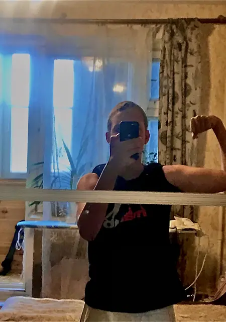 Я Матвей, 19, знакомлюсь на одну ночь в Костроме