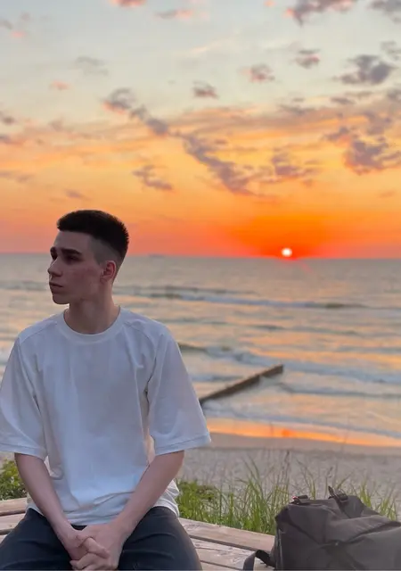 Я Иван, 21, из Черногорска, ищу знакомство для открытые отношения