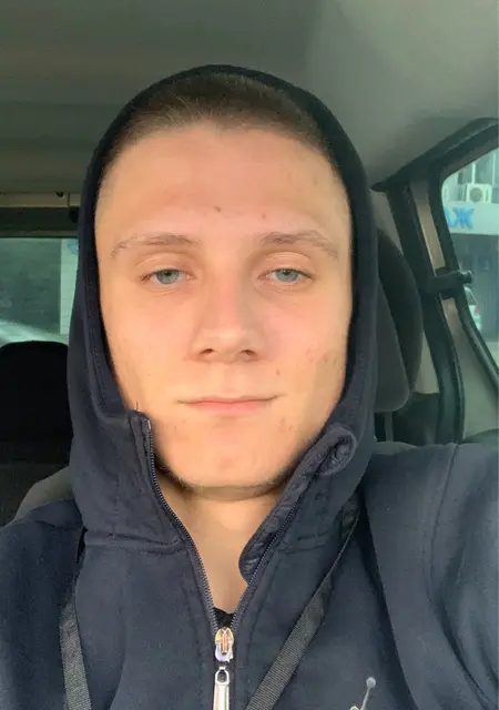 Кирилл из Шахт, ищу на сайте знакомства на одну ночь