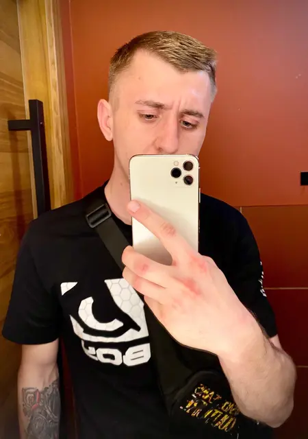 Владислав из Азова, ищу на сайте общение