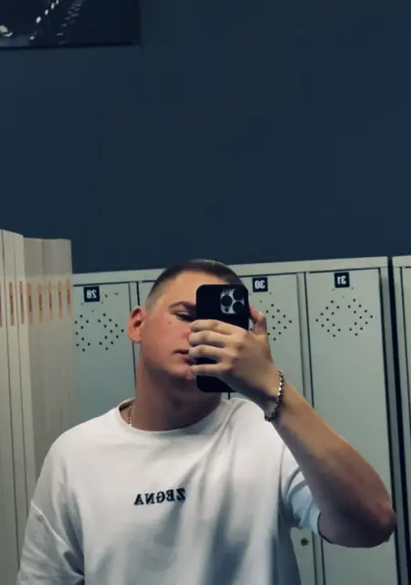 Данил из Владивостока, ищу на сайте знакомства на одну ночь