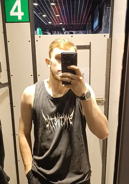 Я Иван, 20, из Тюмени, ищу знакомства без обязательств