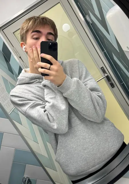 Андрей из Калуги, мне 18, познакомлюсь на одну ночь