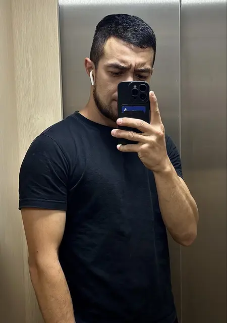 Михаил из Санкт-Петербурга, мне 27, познакомлюсь для открытые отношения