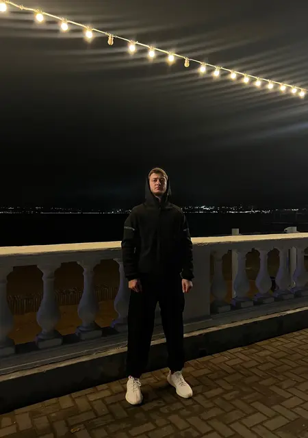 Я Илья, 21, из Геленджика, ищу знакомство для общения