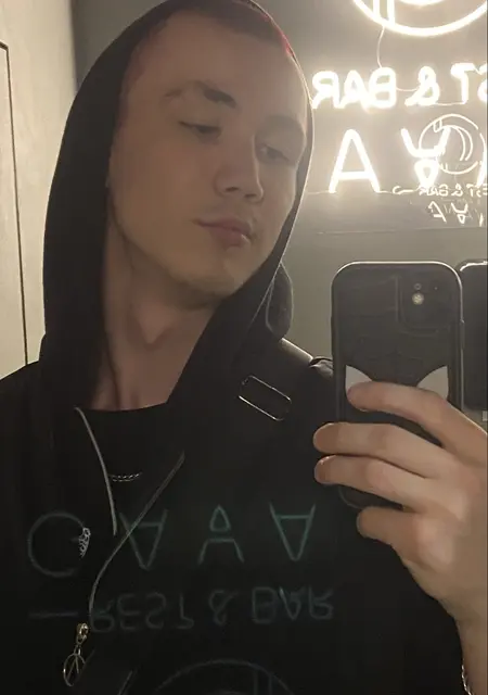 Вадим из Москвы, мне 18, познакомлюсь для общения