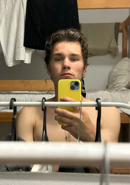 Я Матвей, 19, из Сочи, ищу знакомство для совместных путешествий