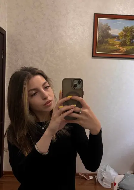 Я Виктория, 18, из Серпухова, ищу знакомство для приятного времяпровождения
