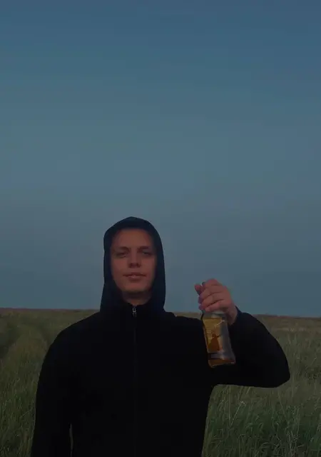 Я Витя, 21, из Челябинска, ищу знакомства без обязательств