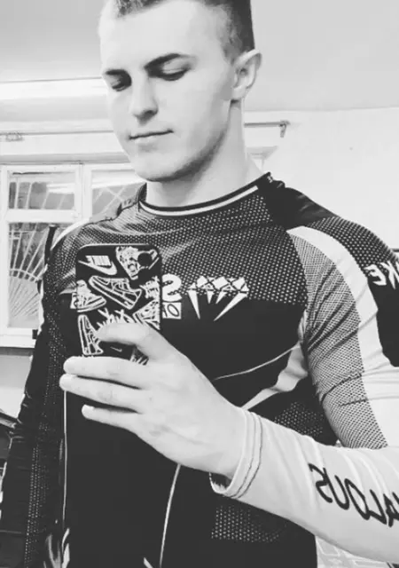 Я Павел, 27, из Челябинска, ищу знакомства без обязательств