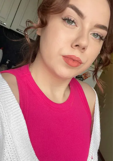 Софья из Омска, ищу на сайте приятное времяпровождение