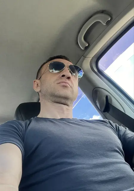 Саша из Саратова, ищу на сайте знакомства на одну ночь