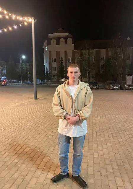 Я Дэвид, 20, знакомлюсь на одну ночь в Лениногорске