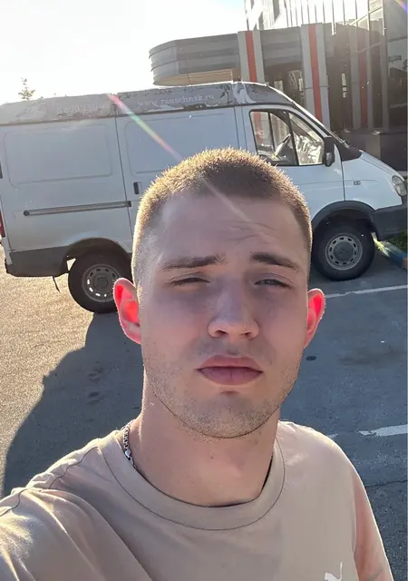 Олег из Новосибирска, мне 21, познакомлюсь без обязательств