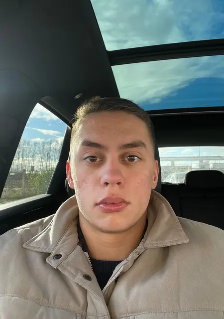 Я Егор, 21, из Пскова, ищу знакомства без обязательств