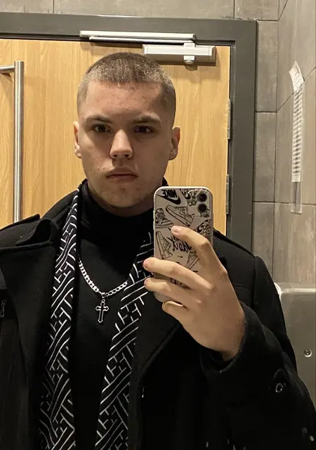 Игорь из Москвы, мне 19, познакомлюсь на одну ночь