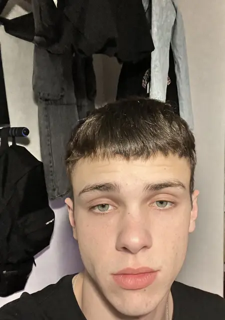 Я Дмитрий, 21, из Владивостока, ищу знакомство для приятного времяпровождения