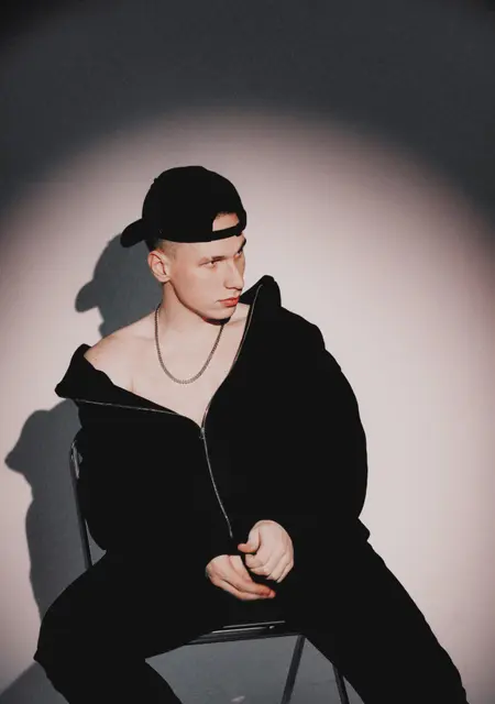 Я Дмитрий, 20, из Орла, ищу знакомства без обязательств