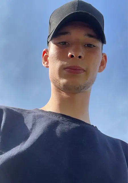 Денис из Комсомольска-на-Амуре, мне 24, познакомлюсь на одну ночь