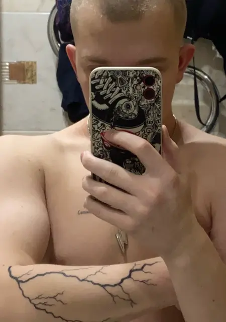 Степа из Абакана, мне 18, познакомлюсь для приятного времяпровождения