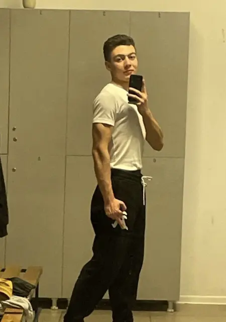 Я Alex, 20, из Владикавказа, ищу знакомства на одну ночь