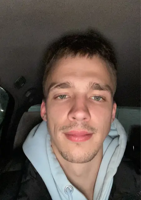 Евгений из Елизова, мне 25, познакомлюсь без обязательств