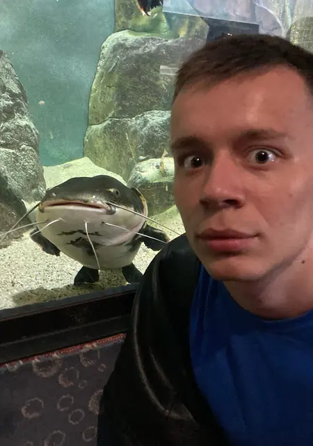 Я Антон, 23, из Серпухова, ищу знакомства без обязательств