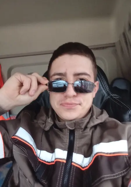 Сергей из Тобольска, мне 26, познакомлюсь для открытые отношения