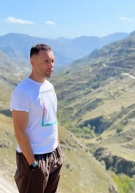 Я Anton, 25, знакомлюсь на одну ночь в Москве