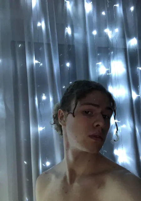 Егор из Мурманска, мне 21, познакомлюсь для вирта