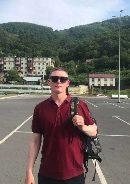 Артем из Елизова, мне 25, познакомлюсь на одну ночь