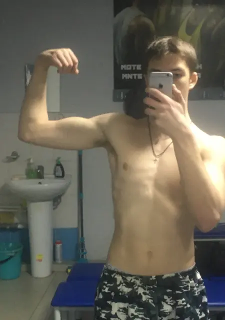 Я Миша, 20, из Анапы, ищу знакомства без обязательств