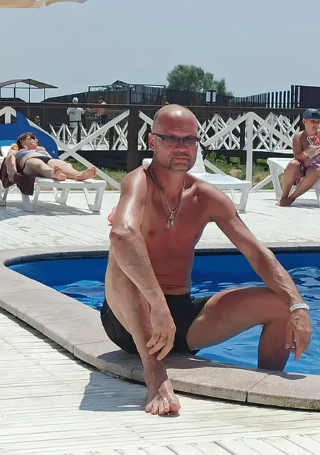 Я Андрей, 45, из Коврова, ищу знакомства без обязательств