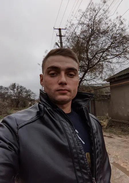 Владислав из Ялты, ищу на сайте знакомства на одну ночь