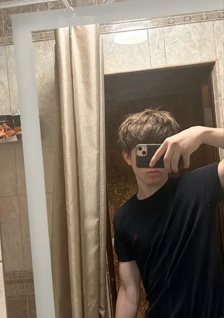 Я Ммм, 18, из Краснодара, ищу знакомства на одну ночь